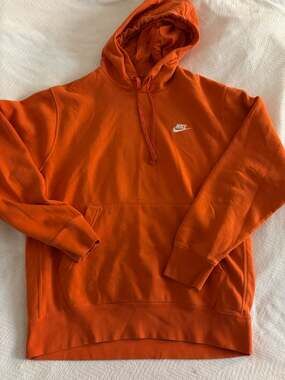 Nike Sportswear Club Fleece Pullover Hoodie in Orange